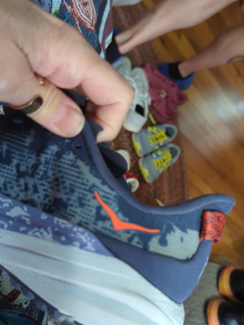 Hokas - Picture 6 of 8